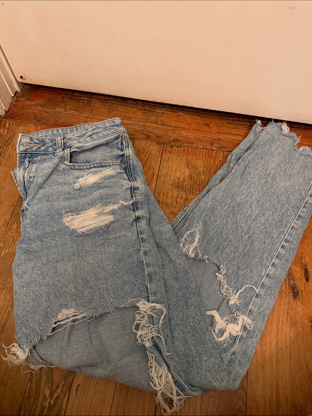 American Eagle Outfitters Light Blue Distressed Mom Jeans